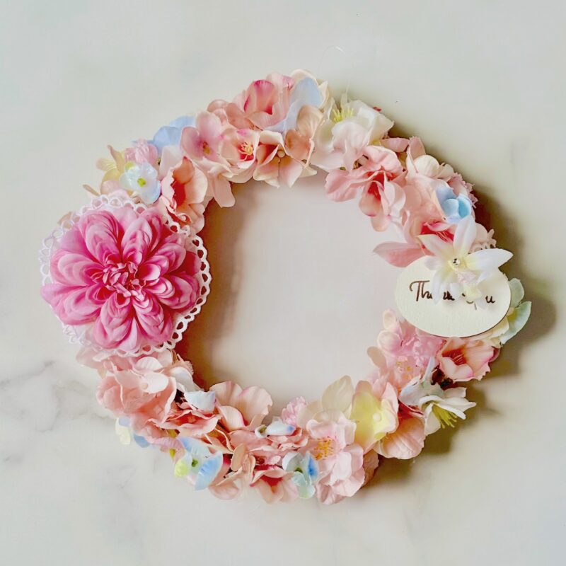 温度で色が変わるダリアがポイントのドアリース